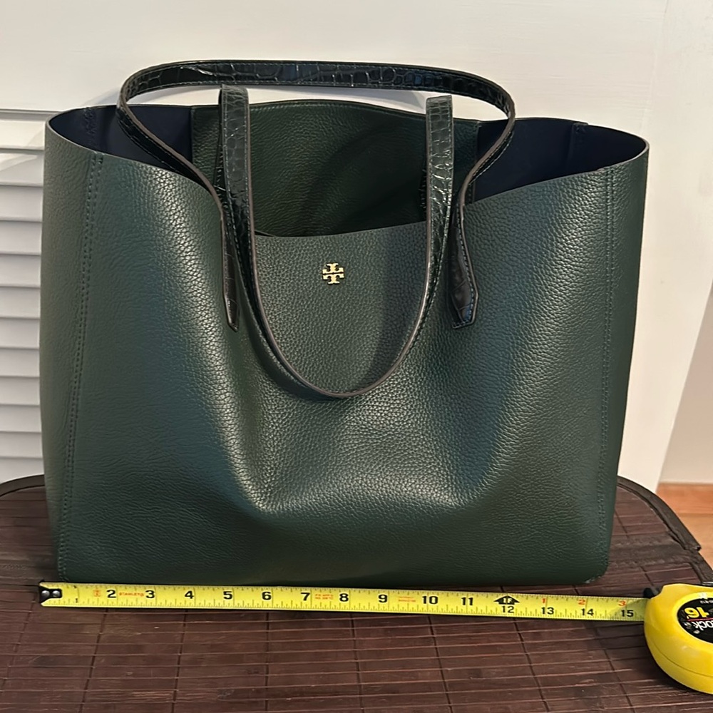 Hunter Green Tory Burch shopper ￼